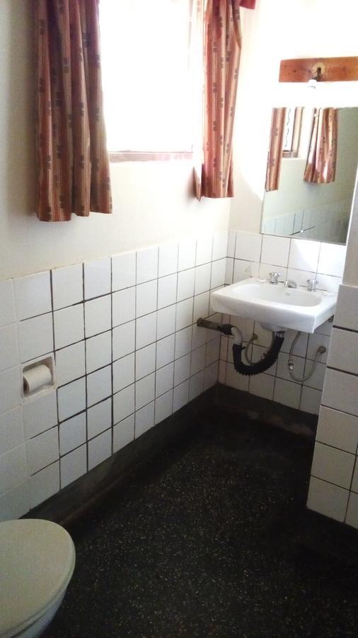 White Horse Inn Kabale Экстерьер фото