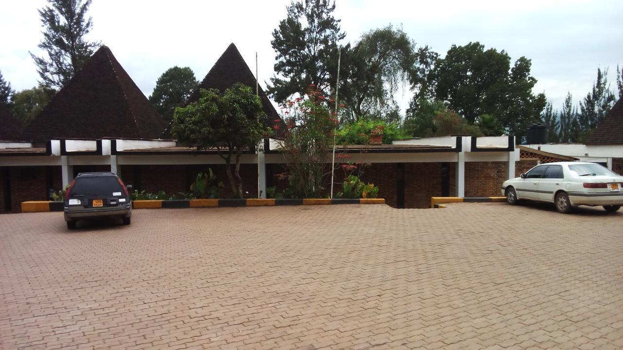 White Horse Inn Kabale Экстерьер фото