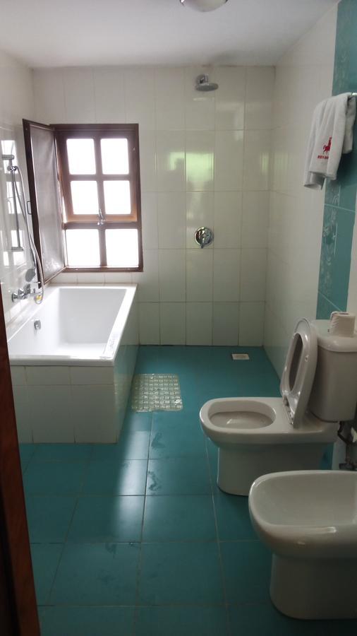 White Horse Inn Kabale Экстерьер фото