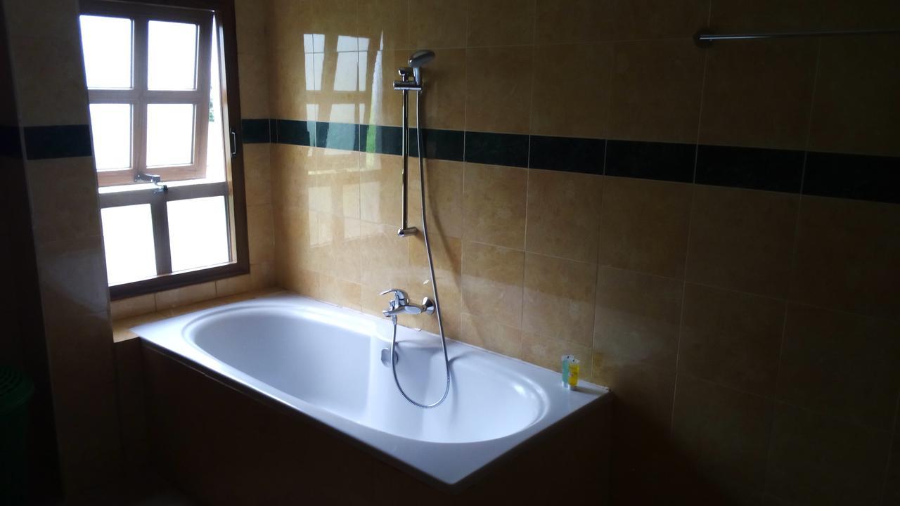White Horse Inn Kabale Экстерьер фото