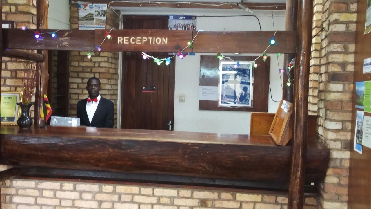 White Horse Inn Kabale Экстерьер фото
